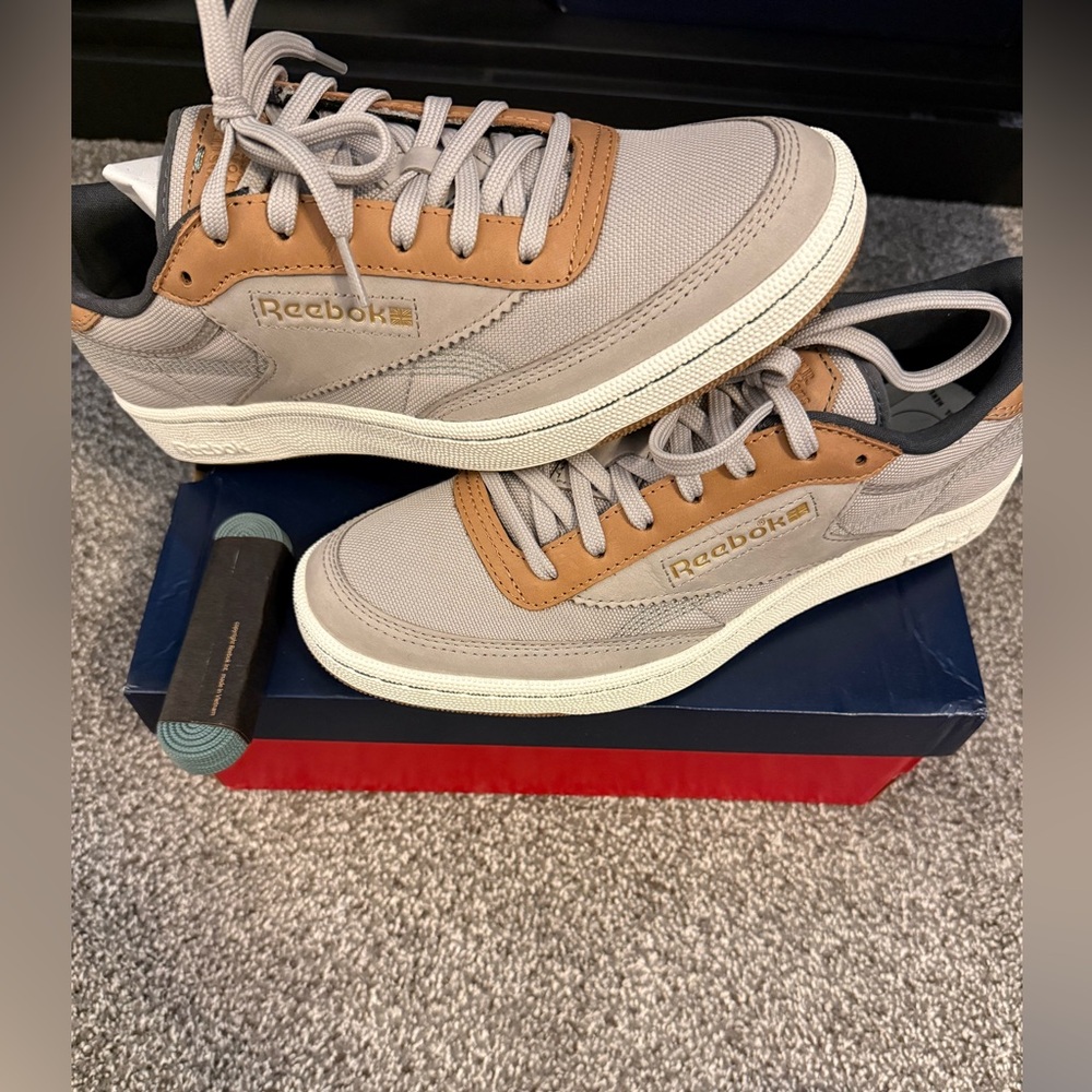 Reebok Men's Beige and Brown Sneakers